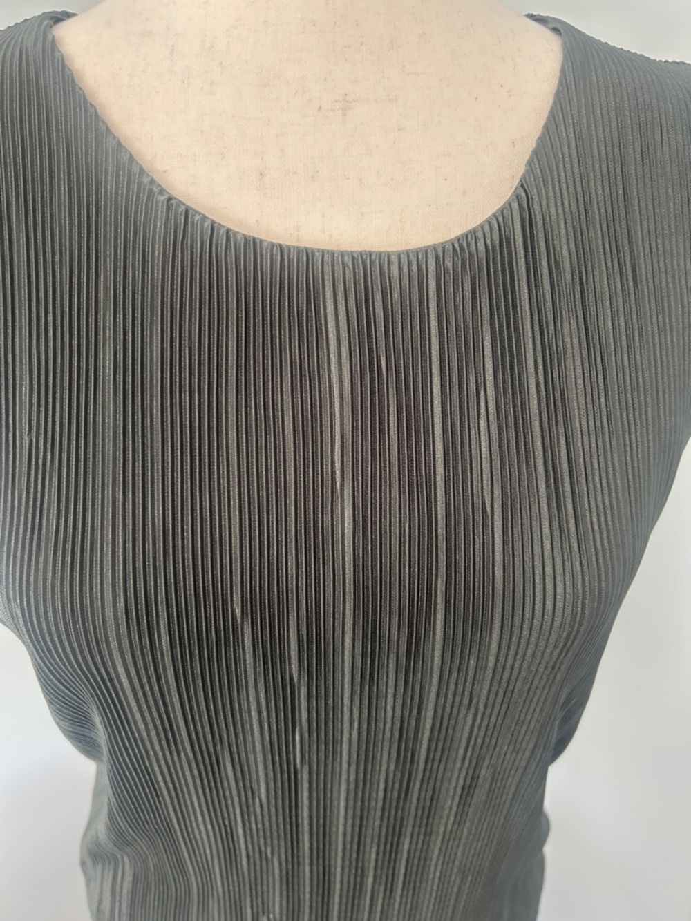 J. Crew Olive Green Pleated Sleeveless Tank Top - Picture 5 of 10